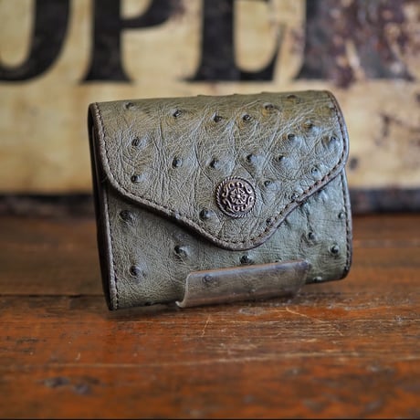 PEBBLE WALLET -Full Quill Ostrich-