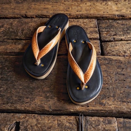 LIGHT MARKER / BEACH SANDAL (BUTTERO "NATURAL x NAVY" )