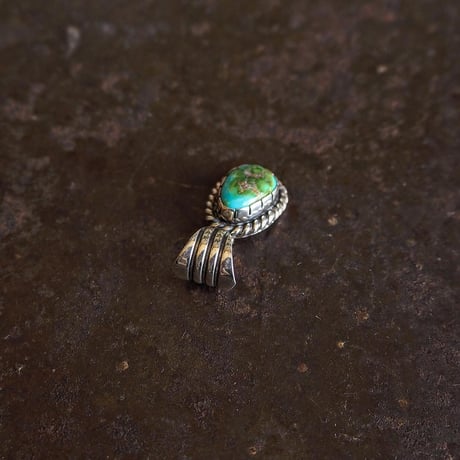 Kevin Ramone / Turquoise Pendant Top