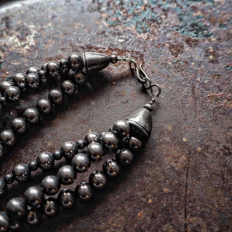 Robert Kelly ／ Naja Top＆Silver Beads Necklace