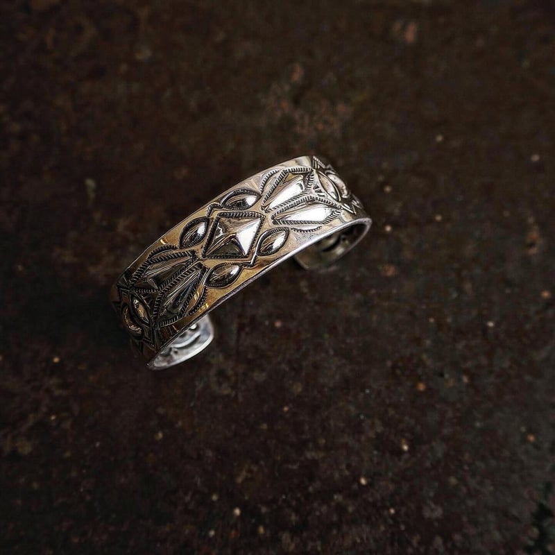 RAY ADAKAI / Double Stamp Bangle | CALIFORNIA RAY ADAKAI / Double Stamp Bangle | CALIFORNIA