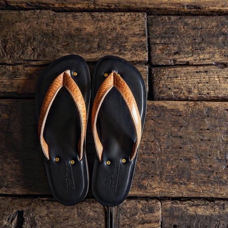 LIGHT MARKER / BEACH SANDAL (BUTTERO "NATURAL x NAVY" )