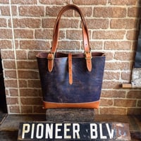 LEFT HAND TOTE BAG  / NAVYクラック×CAMEL(S)