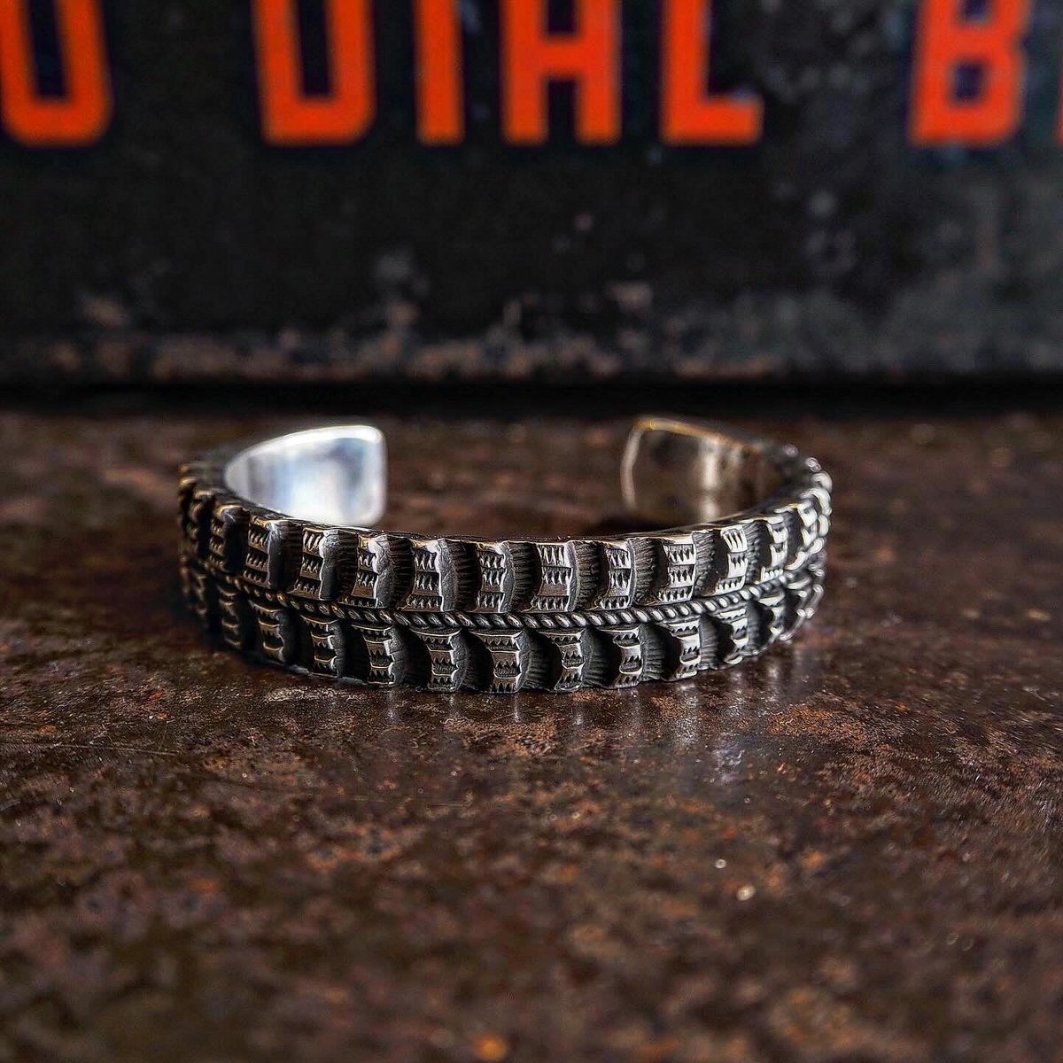 Elvira Bill / H.G Stamp Work Bangle | CALIFORNI Elvira Bill / H.G Stamp Work Bangle | CALIFORNI