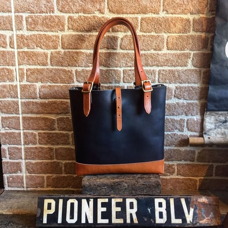 LEFT HAND TOTE BAG  / BLACK×CAMEL(S)