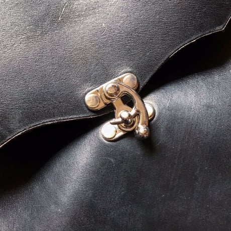 Fernand Lether / Horizontal Ipad Latch Pouch
