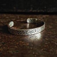 RAY ADAKAI ／ Double Stamp Bangle