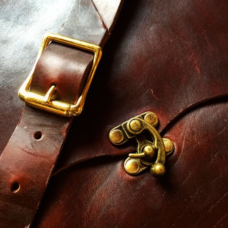 Fernand Lether / Horizontal Latch Pouch (L)