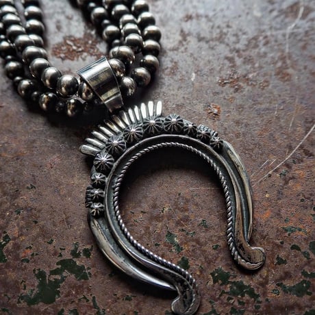 Robert Kelly ／ Naja Top＆Silver Beads Necklace