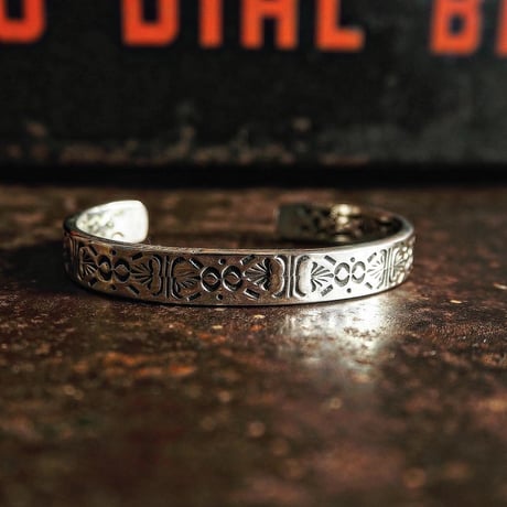 RAY ADAKAI ／ Double Stamp Bangle