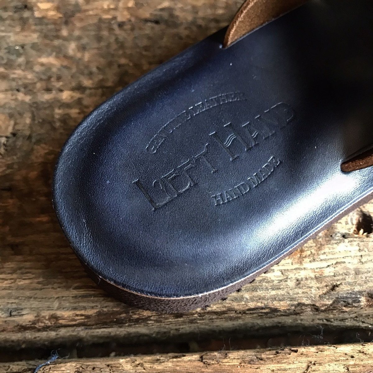 LEFTHAND / トングプレーンレザーサンダル ( CAMO×NAVY) | CALIFO