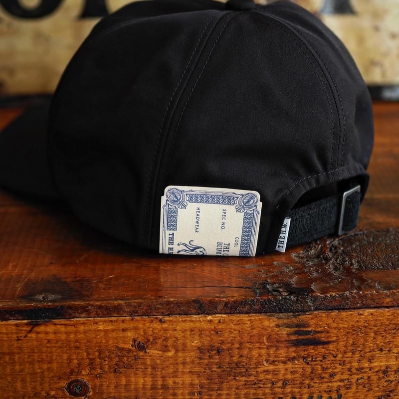 帽子 BIG BRIM M STYLE CAP - Black D-01013 NEW ARRIVALS] D-01013/BIG M STYLE CAP フロントが1枚から成形