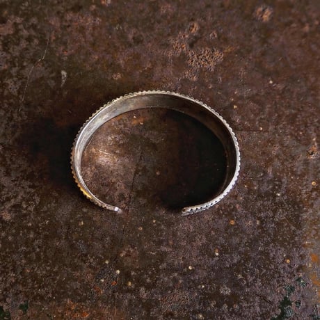 Leonard Maloney ／ Wide Stamp Work Bangle