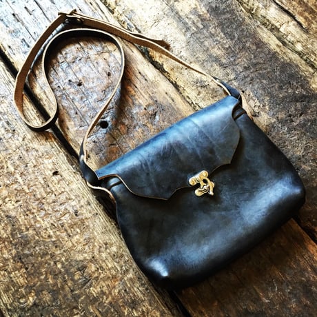 Fernand Lether / Horizontal Latch Pouch (M)