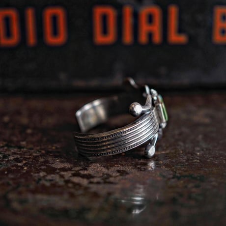 Harrison Bitsue／Royston Turquoise Sand Cast Bangle
