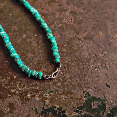 Navajo / Kingman Turquoise Necklace （ラウンドナゲット）
