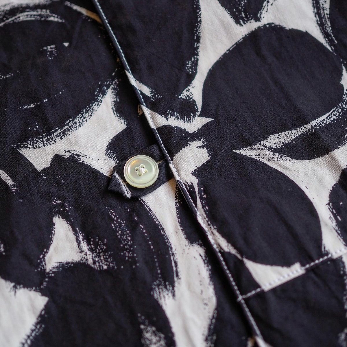 HAVERSACK／FLOWER PRINT TYPEWRITER SHIRT -NAVY-
