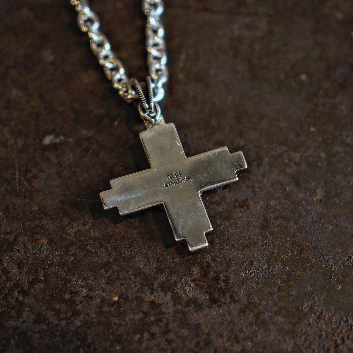 Ivan Howard ／ Turquoise Cross Top -Turquoise mo