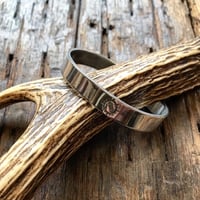 NATIVE SPIRIT / SINGLE STAMPED BRACELET HAWK FEATHER
