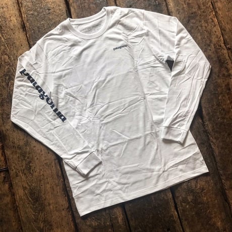 patagonia / ﾃｷｽﾄ ﾛｺﾞ ﾛﾝｸﾞｽﾘｰﾌﾞTEE