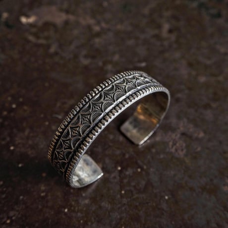 Leonard Maloney ／ Wide Stamp Work Bangle