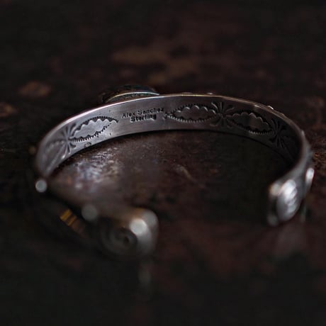 Alex Sanchez／PETROGLYPH TURQUOISE BANGLE " Kingman"