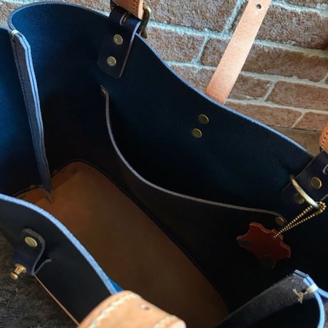 LEFT HAND TOTE BAG  / NAVY×TAN (S)