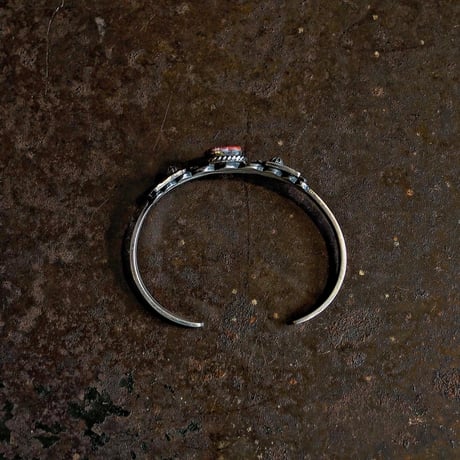 Russell Sam ／ OLD STYLE BANGLE "Spiny Oyster"