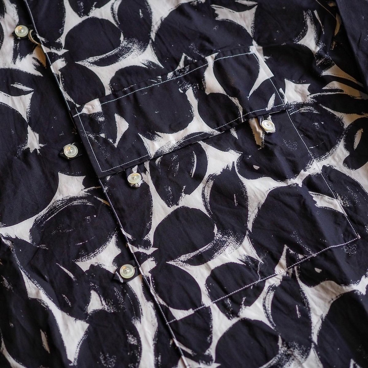 HAVERSACK／FLOWER PRINT TYPEWRITER SHIRT -NAVY-