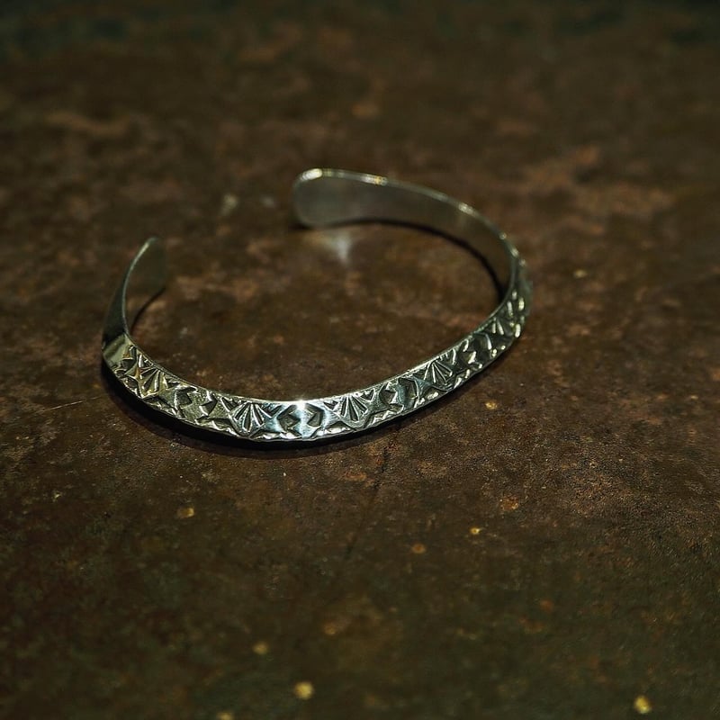 WYLIE SECATERO ／ H.G Triangle Bangle 