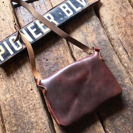 Fernand Lether / Horizontal Ipad Latch Pouch