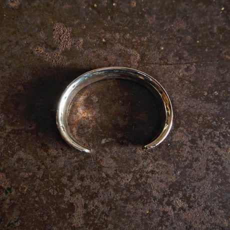 Elvira Bill ／ H.G Stamp Bangle