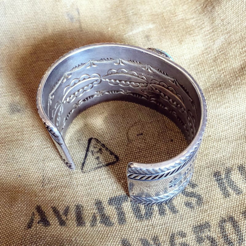 ボン ナバホ族 デルバートゴードン バングル ナバホ族Delbert Gordon デルバートゴードンバングル