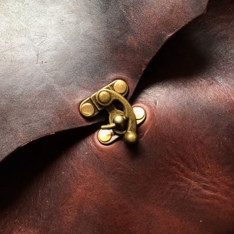 Fernand Lether / Horizontal Ipad Latch Pouch