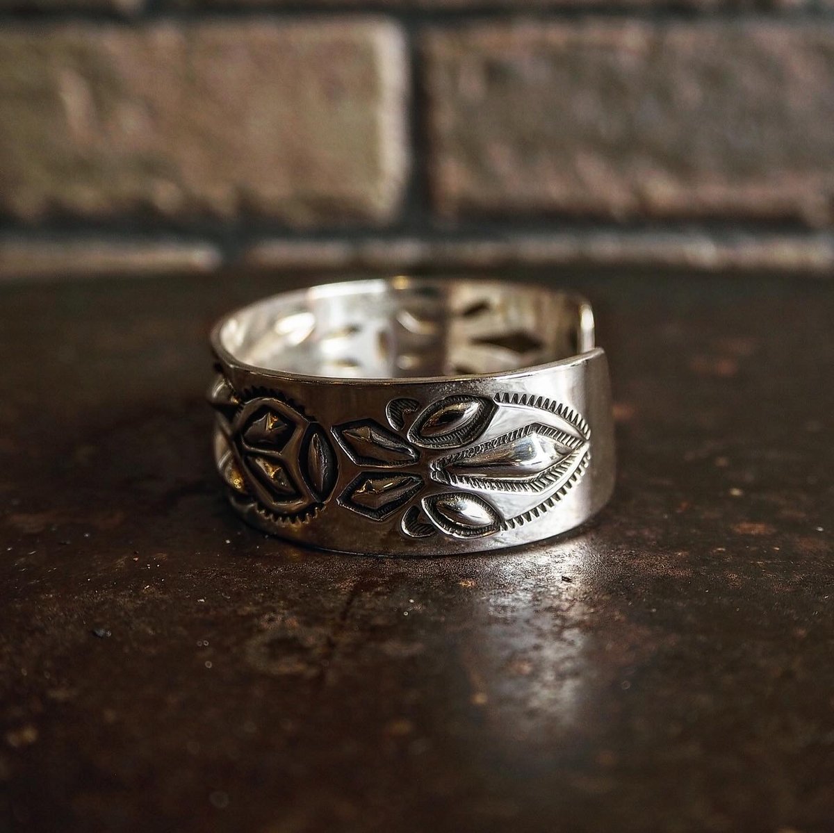 RAY ADAKAI ／ Single Stamp Bangle | CALIFORNIA