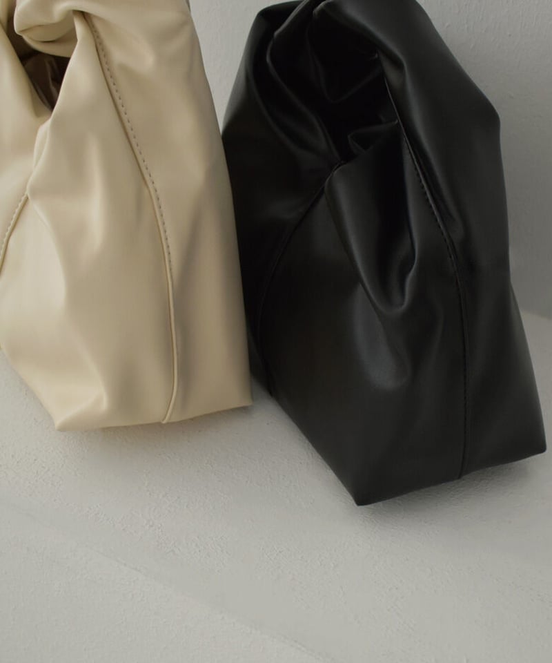 bag2-02634 ツイストハンドルバッグ アイボリー ブラック | L a v i s h