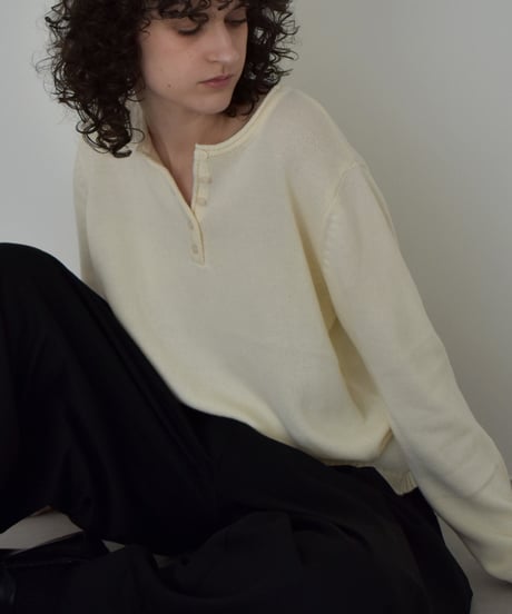 knit-02375　ヘンリーネック ニット プルオーバー　エクリュ　チャコール