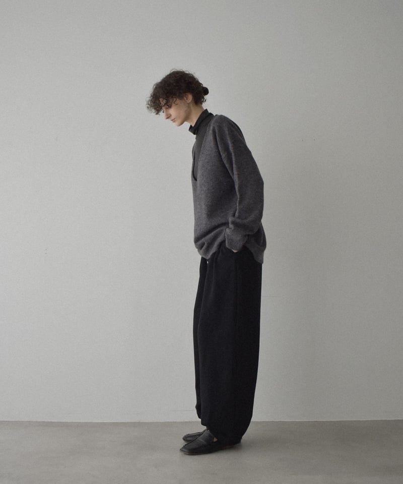 ZILLI 黒・グレー Vネック 長袖カットソー上質58 knit-02346 Vネック オーバーニット エクリュ グレー ブラック | L a v