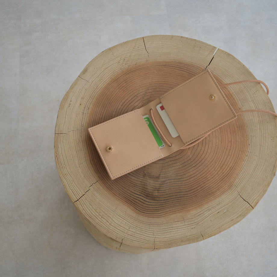 leather-09005 牛革 パスケースネックレス ヌメ ブラック | L