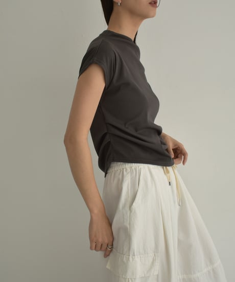 nh-tops-02471　オフショルダーコンパクトTシャツ　ホワイト　チャコール