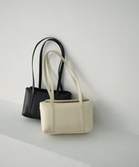 bag2-02662　スクエア ショルダー バッグ　エクリュ　ブラック