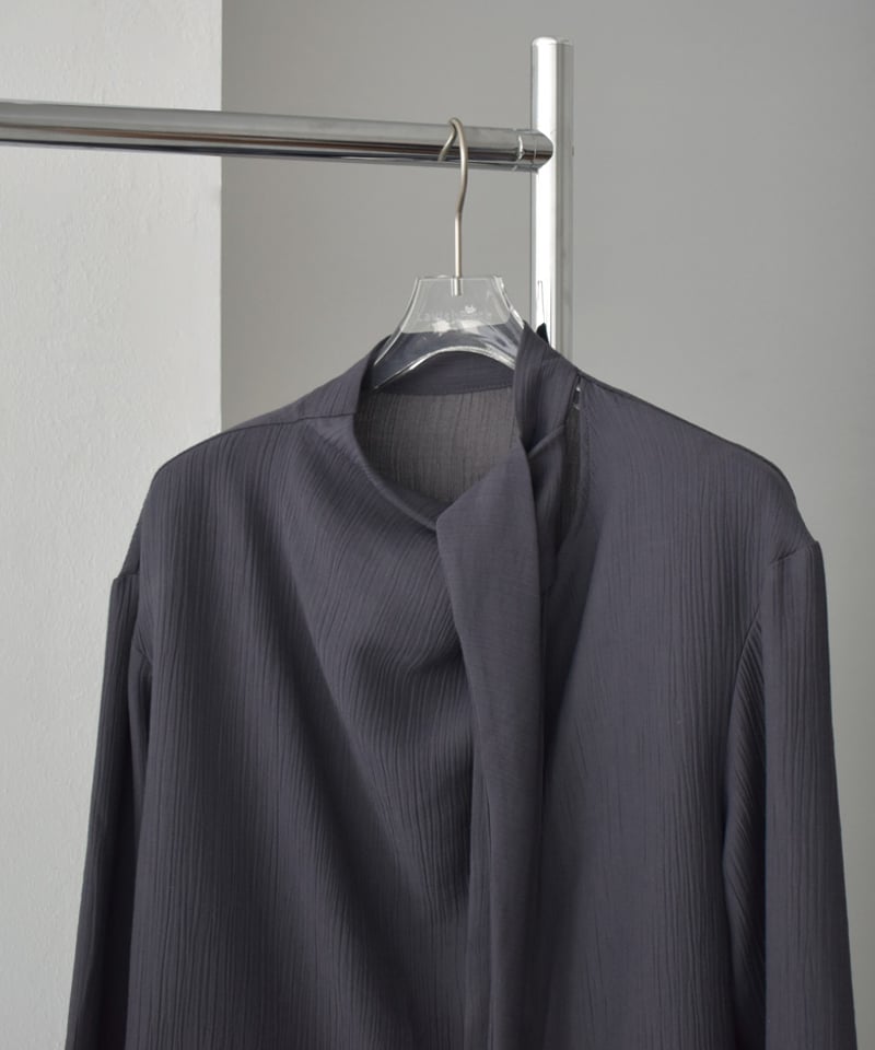tops-02520 アシンメトリー ボウタイブラウス エクリュ チャコール | L