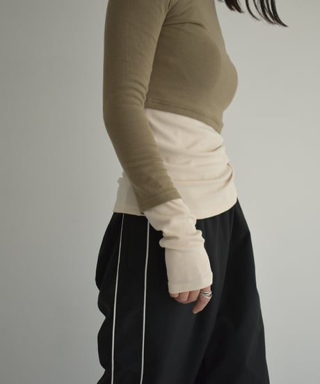 tops-02457　バイカラー フェイク レイヤード トップス　カーキ　ブラック