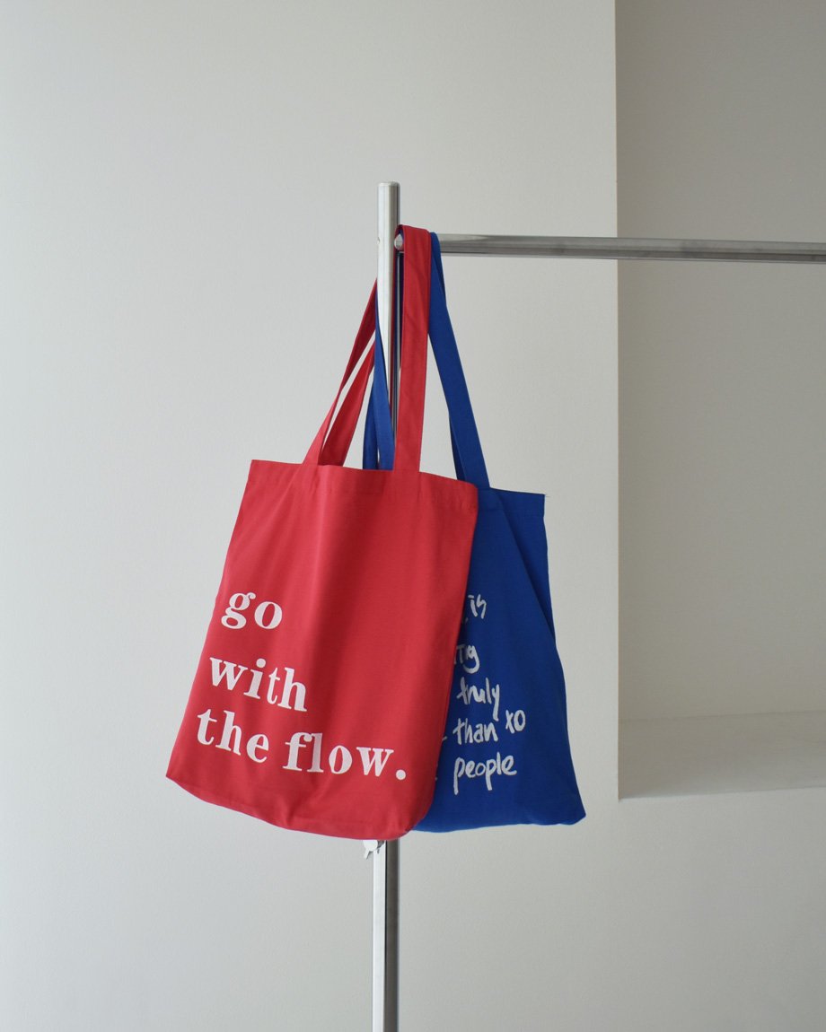 mb-bag2-02678 テキストロゴ カラー トートバッグ レッド ブルー | L a