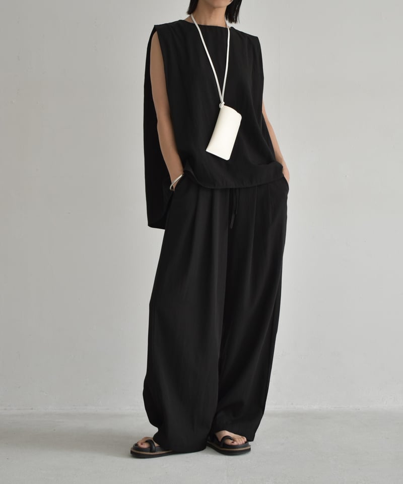 ブラックノースリーブトップス　NITTO tops-12013 ショルダータック ノースリーブ トップス 《セットアップ