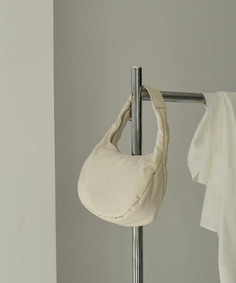 nh-bag2-02639　ハーフムーン パフバッグ　エクリュ