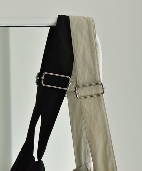 mb-bag2-02628　撥水　フロントジップ ナイロンビッグショルダーバッグ　エクリュ　ブラック