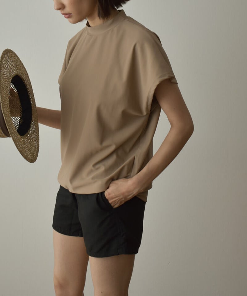 プリーツプリーズ バウンス トップス モックネック ベージュ5分袖 プリーツプリーズ バウンス トップス モックネック ベージュ5分袖