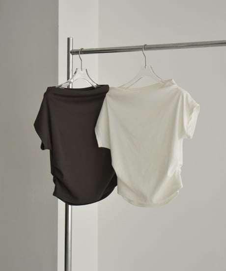 nh-tops-02471　オフショルダーコンパクトTシャツ　ホワイト　チャコール