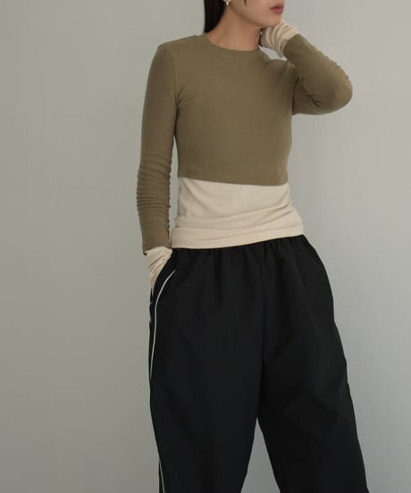 tops-02457　バイカラー フェイク レイヤード トップス　カーキ　ブラック